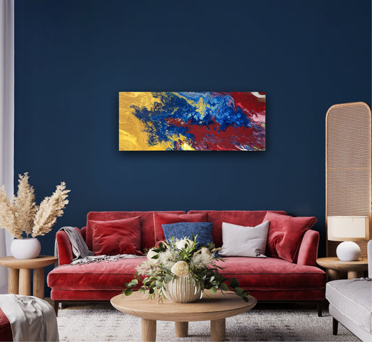 Fargerikt stort kunstverk til stuen. Fargerikt maleri over sofaen. I rød, blå og gul. 