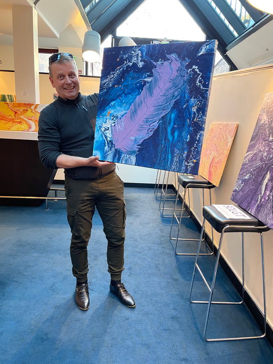 Kunstkjøp i bergen på bergenskunstneren naysha sin kunstutstilling