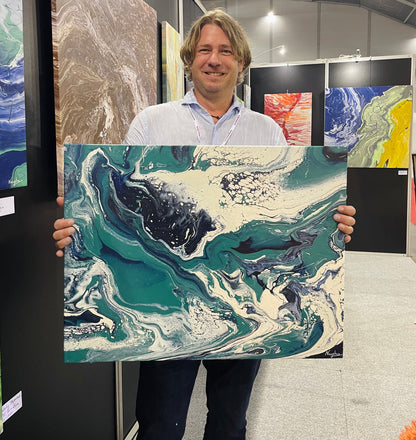 Kunstkjøp på boligmessen i Bergen. Fargerik kunst av naysha