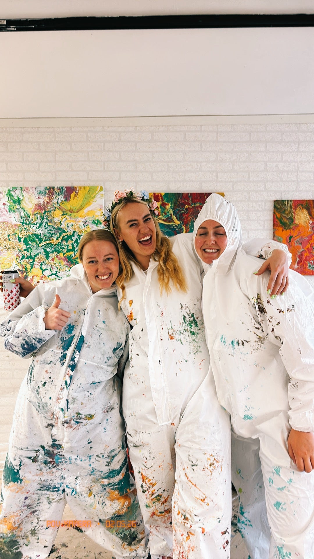Kvinner på malekurs i bergen - Paint and sip
